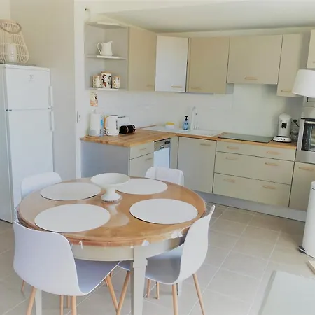 Hyper Centre, A Pieds, 2 Chambres, 4 Personnes Apartment